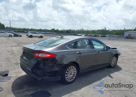 2016 Ford Fusion Energi Se Luxury z USA, uszkodzony, nr VIN 3FA6P0PU2GR322122